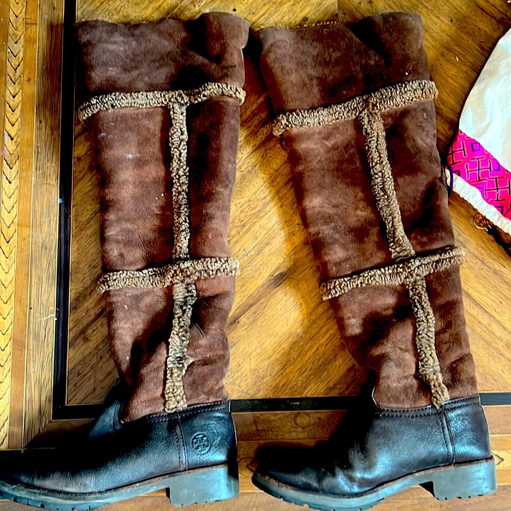 Tory boots rare fold over shearling boots